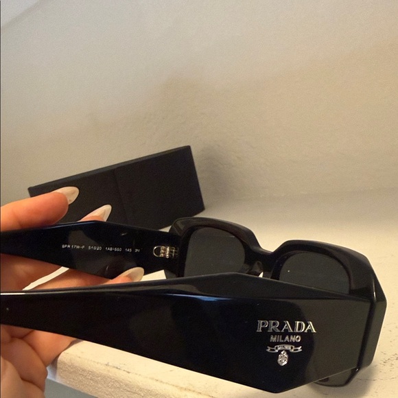 Prada Elegant Black Sunglasses - Picture 4 of 4